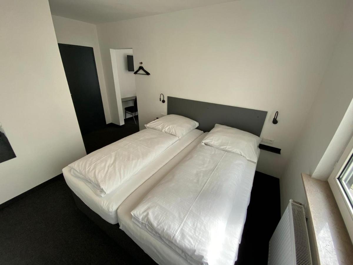 Zzzimple - Staffless & Self Check-In Hotel Pillig Екстериор снимка