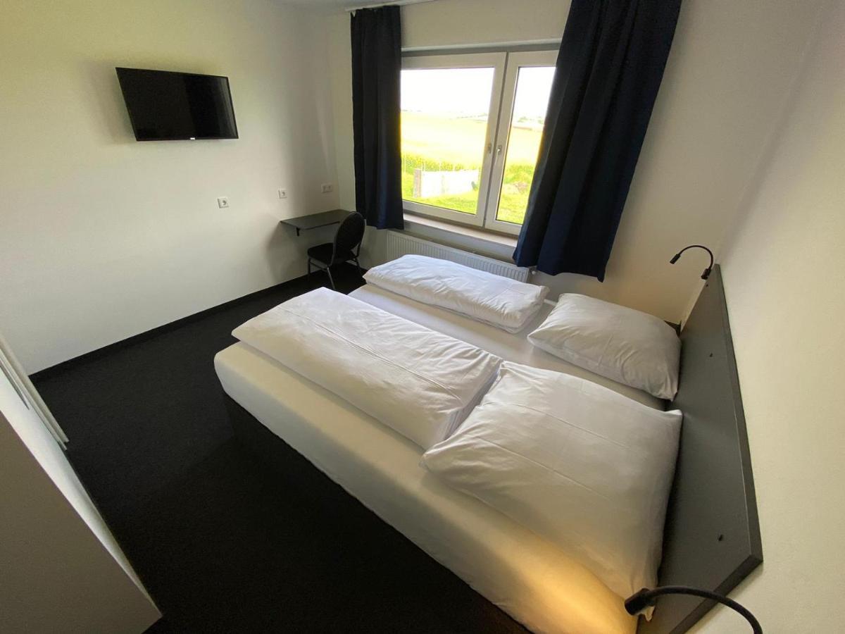 Zzzimple - Staffless & Self Check-In Hotel Pillig Екстериор снимка