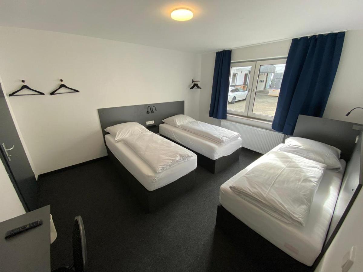 Zzzimple - Staffless & Self Check-In Hotel Pillig Екстериор снимка