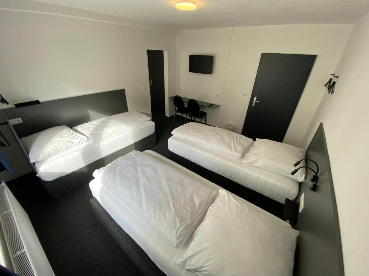 Zzzimple - Staffless & Self Check-In Hotel Pillig Екстериор снимка