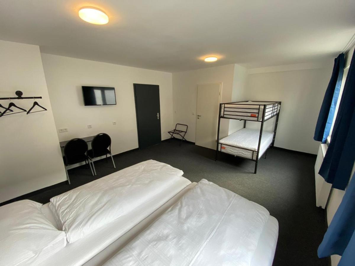 Zzzimple - Staffless & Self Check-In Hotel Pillig Екстериор снимка