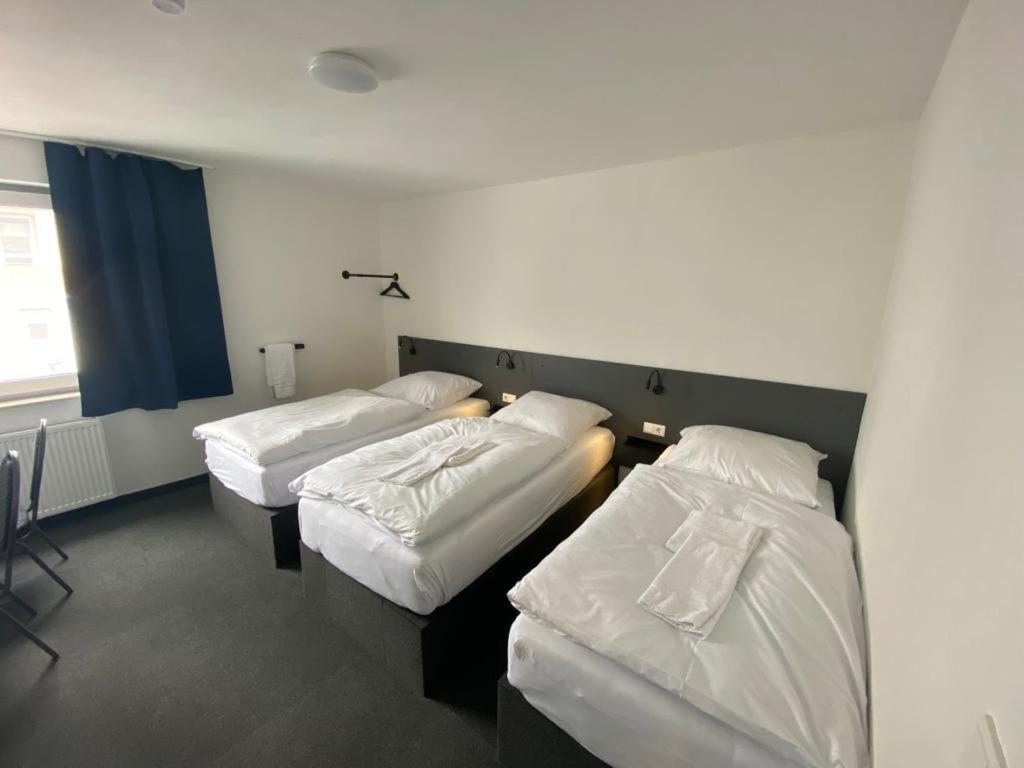 Zzzimple - Staffless & Self Check-In Hotel Pillig Екстериор снимка