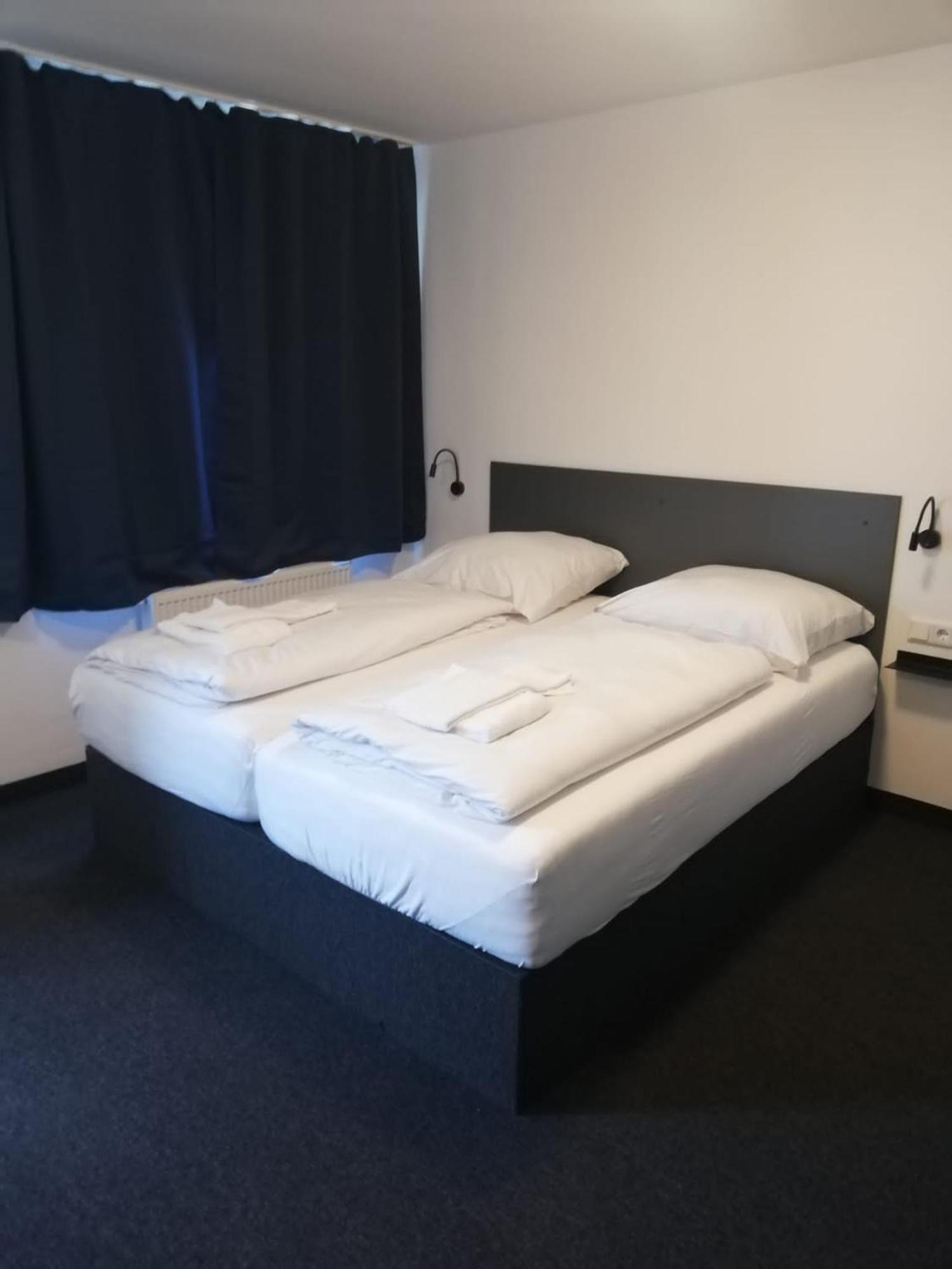Zzzimple - Staffless & Self Check-In Hotel Pillig Екстериор снимка